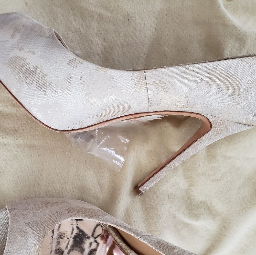 Shoes - Picture 2 of 3